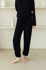 Load image into Gallery viewer, Offline Long Pants in Noir
